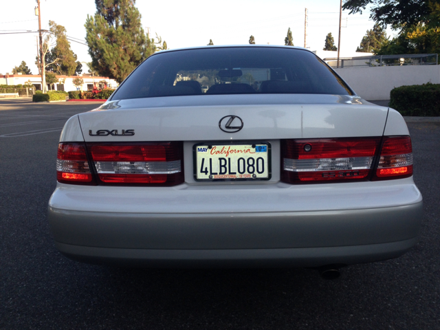 2000 Lexus ES 300 Base