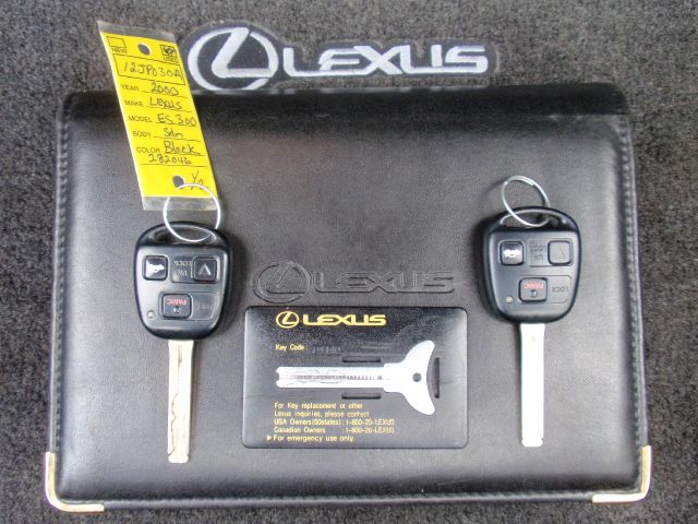 2000 Lexus ES 300 Base