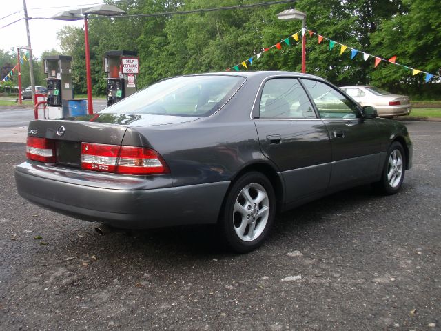 2000 Lexus ES 300 Base