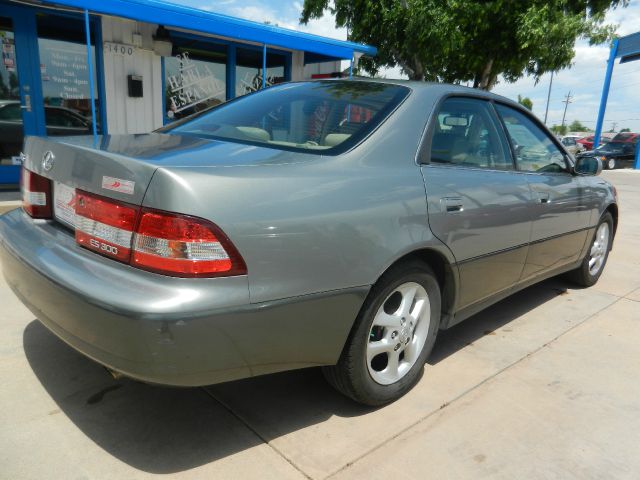 2000 Lexus ES 300 Base