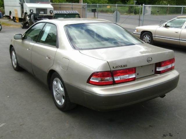 2000 Lexus ES 300 2WD Crew Cab 153 Inch LT Truck