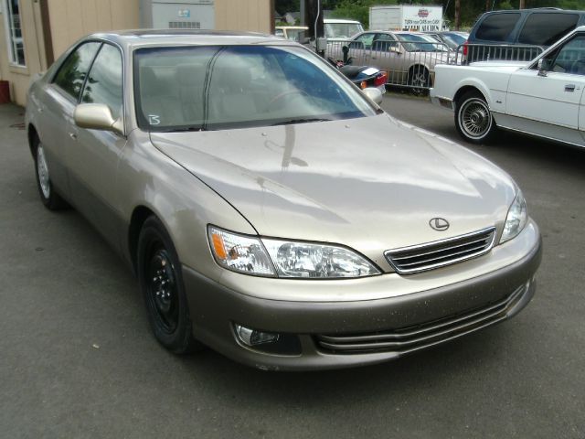 2000 Lexus ES 300 2WD Crew Cab 153 Inch LT Truck