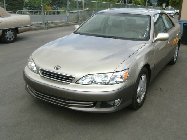 2000 Lexus ES 300 2WD Crew Cab 153 Inch LT Truck