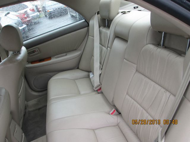 2000 Lexus ES 300 Base