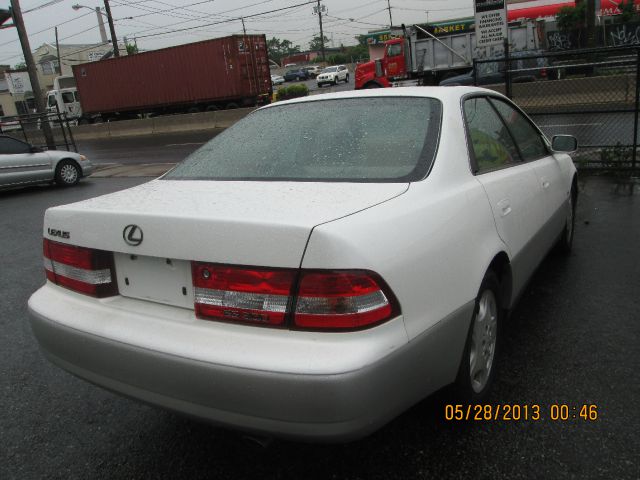 2000 Lexus ES 300 Base