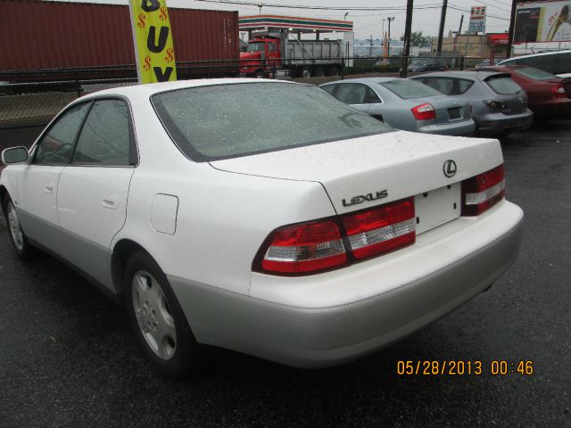 2000 Lexus ES 300 Base