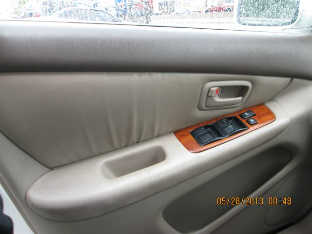 2000 Lexus ES 300 Base