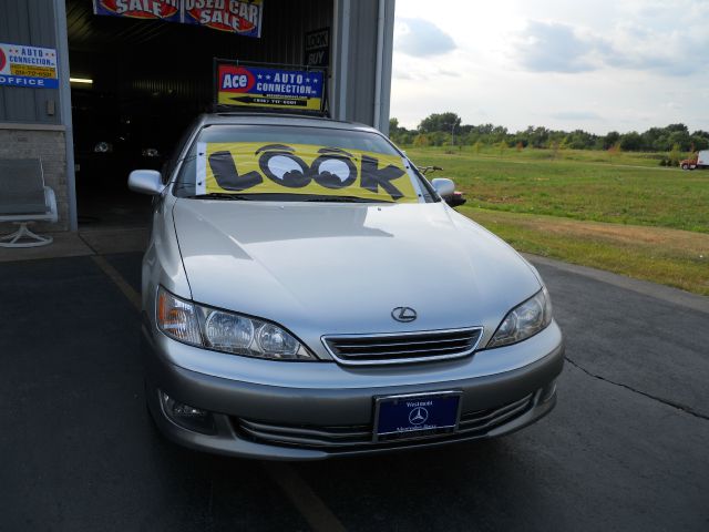 2000 Lexus ES 300 Base