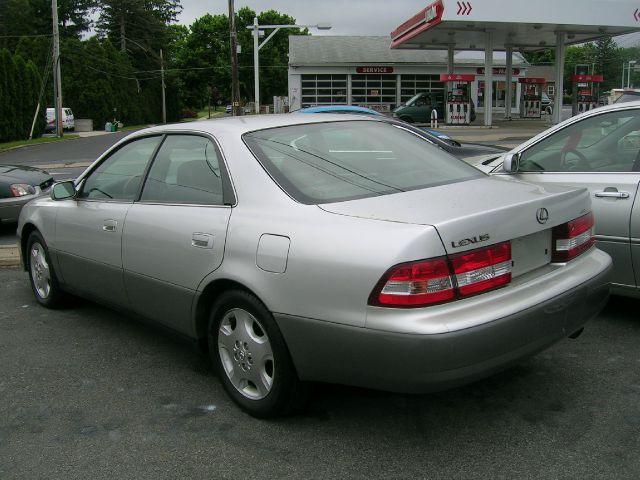 2000 Lexus ES 300 4dr Van GLE