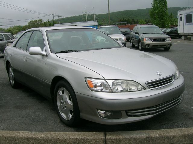 2000 Lexus ES 300 4dr Van GLE