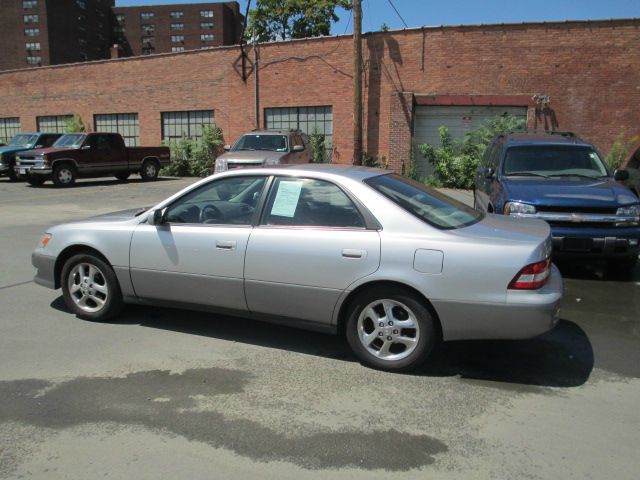 2000 Lexus ES 300 Base