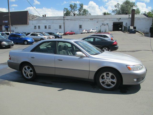 2000 Lexus ES 300 Base