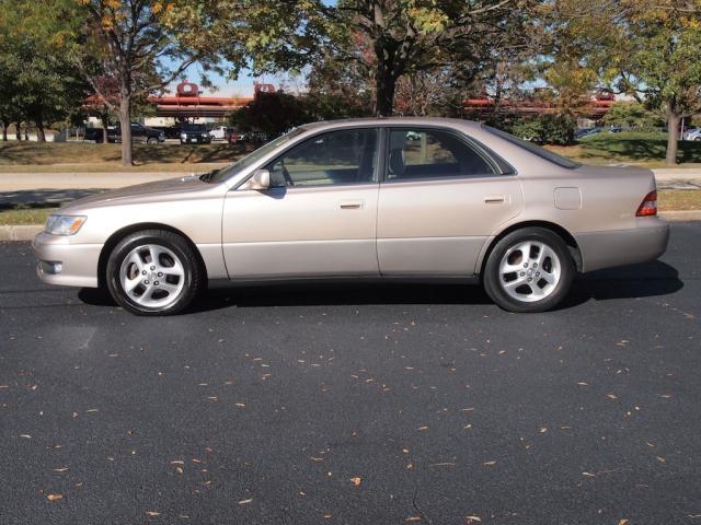 2001 Lexus ES 300 SE Sedan