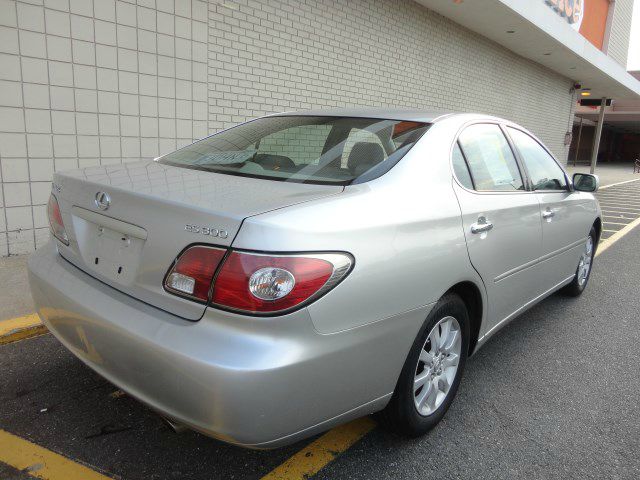 2002 Lexus ES 300 4dr Quad Cab 140.5 WB ST