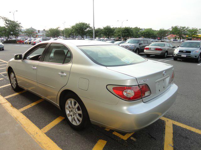 2002 Lexus ES 300 4dr Quad Cab 140.5 WB ST