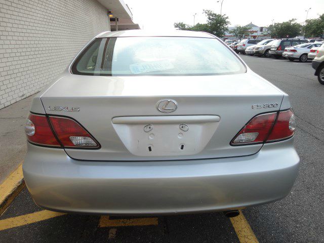 2002 Lexus ES 300 4dr Quad Cab 140.5 WB ST