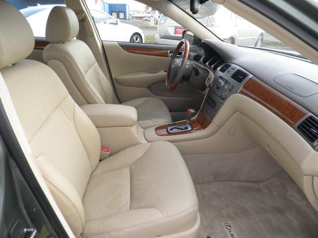 2005 Lexus ES 330 Pickup 2D 6 Ft