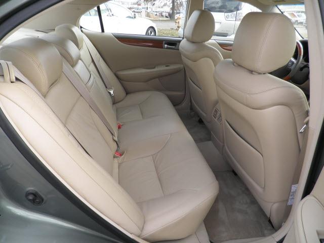 2005 Lexus ES 330 Pickup 2D 6 Ft