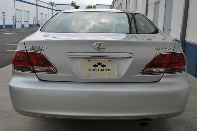 2005 Lexus ES 330 AWD 4dr Luxury W/3rd Row