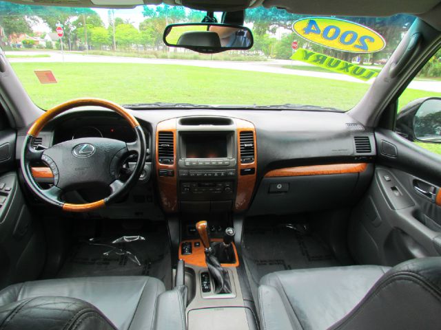 2004 Lexus GX 470 Scion XB