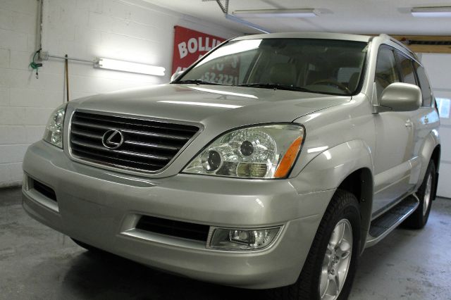 2004 Lexus GX 470 Scion XB