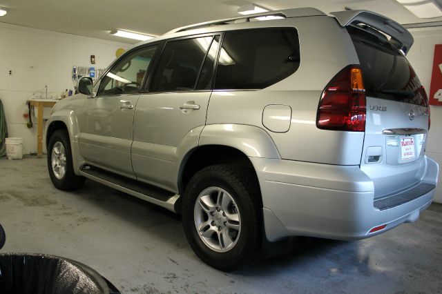 2004 Lexus GX 470 Scion XB