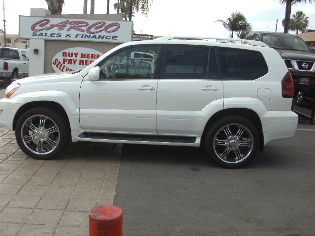 2004 Lexus GX 470 Scion XB