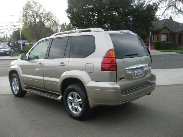 2004 Lexus GX 470 Scion XB