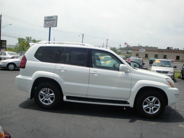 2004 Lexus GX 470 Scion XB