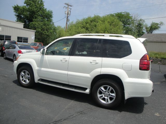 2004 Lexus GX 470 Scion XB