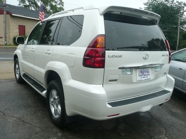 2005 Lexus GX 470 Scion XB