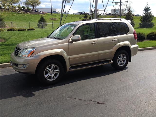 2005 Lexus GX 470 Scion XB