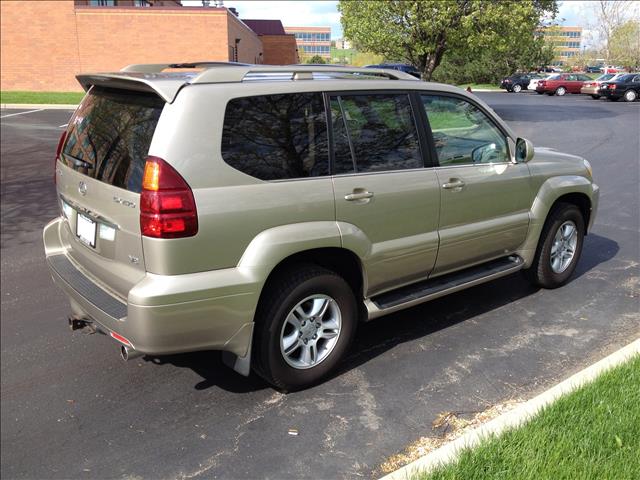 2005 Lexus GX 470 Scion XB