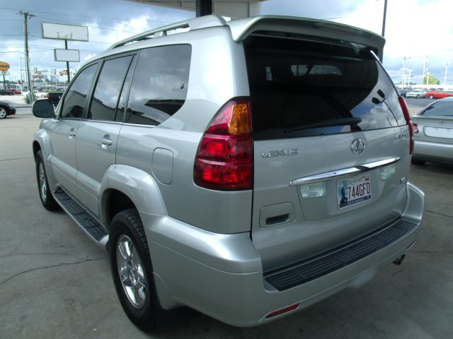 2005 Lexus GX 470 Scion XB