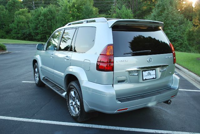 2005 Lexus GX 470 Scion XB