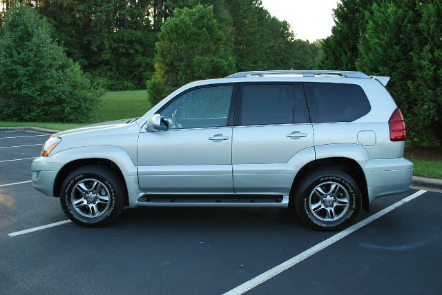 2005 Lexus GX 470 Scion XB