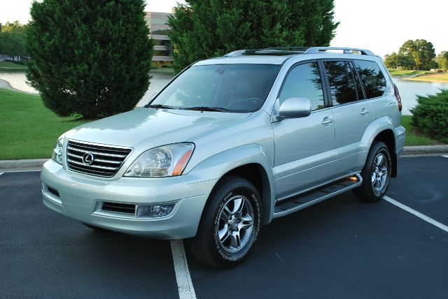 2005 Lexus GX 470 Scion XB