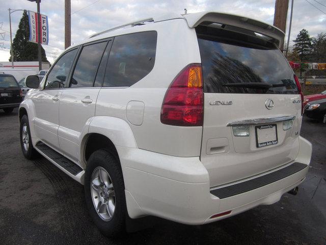 2006 Lexus GX 470 Scion XB