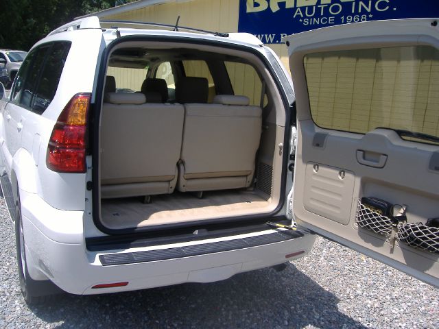 2007 Lexus GX 470 Scion XB