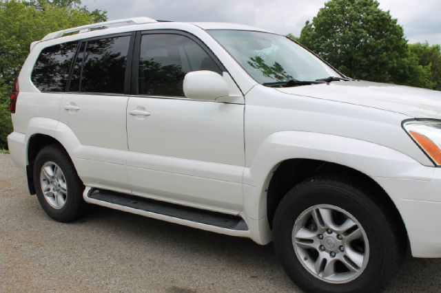 2007 Lexus GX 470 Scion XB