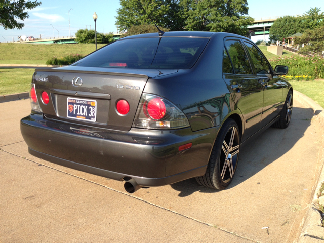 2002 Lexus IS 300 323it