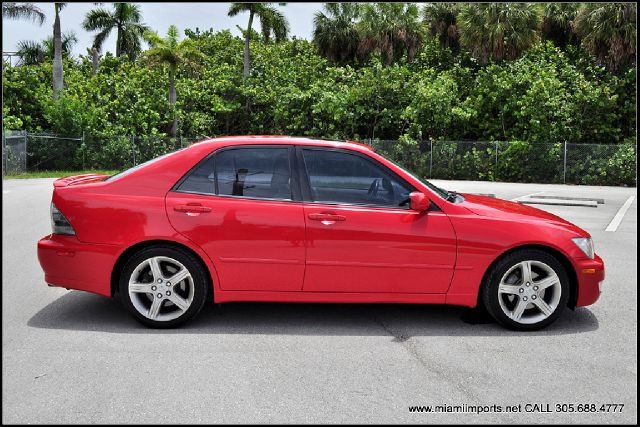 2002 Lexus IS 300 323it