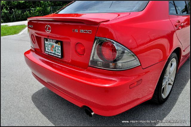 2002 Lexus IS 300 323it