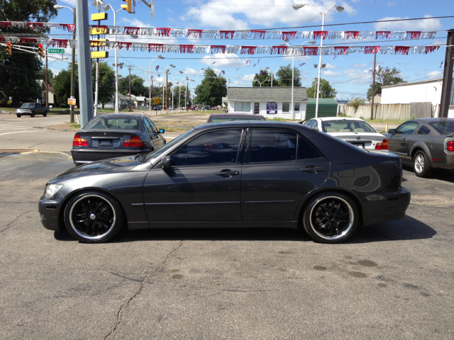 2002 Lexus IS 300 323it