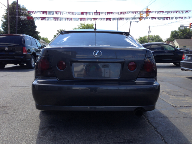 2002 Lexus IS 300 323it