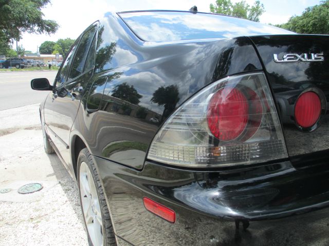 2002 Lexus IS 300 323it