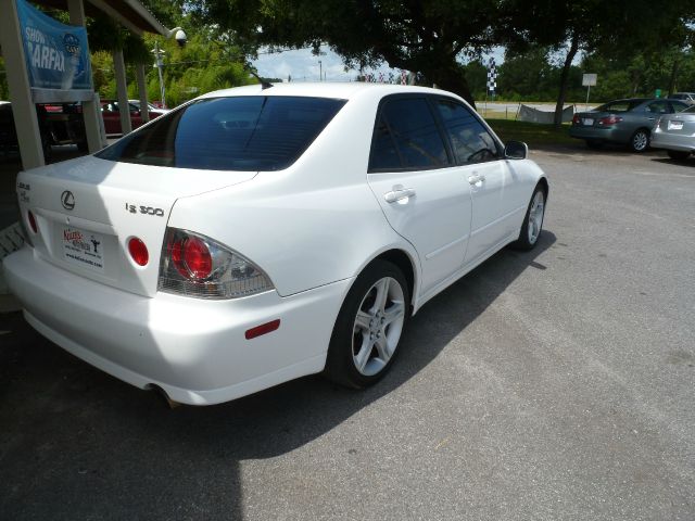 2002 Lexus IS 300 323it