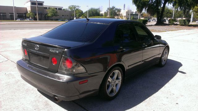 2002 Lexus IS 300 323it