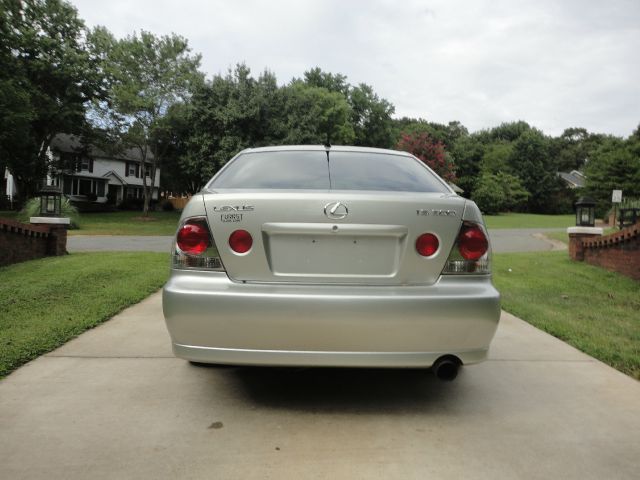 2002 Lexus IS 300 323it