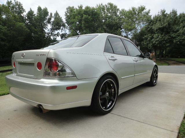 2002 Lexus IS 300 323it